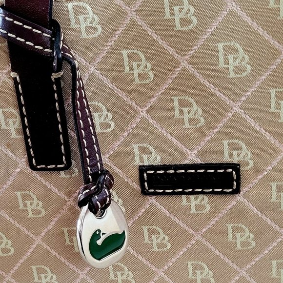 Dooney & Bourke East/West Tote Handbag in Tan/Beige with Brown Leather Straps - Picture 3 of 14